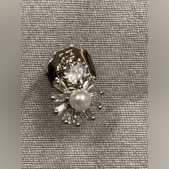 NIB KENNETH JAY LANE CZ earrings.A stud w/baguette CZs & a “pearl” in the center - Picture 4 of 6